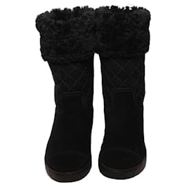 Chanel Stiefel aus schwarzer Pelz