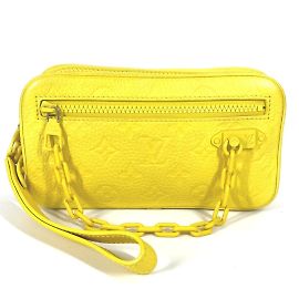 Borsa Clutch Pochette Volga in Monogram Empreinte di Louis Vuitton