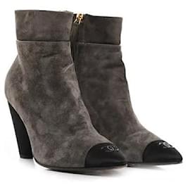 Botines de tacón Chanel en ante gris