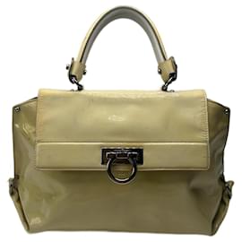 Bolso de charol beige vintage Salvatore Ferragamo