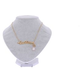 Louis Vuitton Collier pendentif en or jaune diamants et perles
