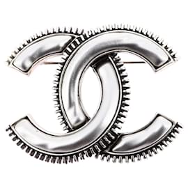 Spilla Chanel Doppia CC Argento
