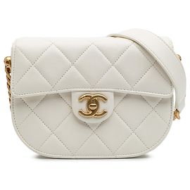 Chanel Bianco CC Trapuntato in Pelle di Pecora Borsa Messenger Rotonda Moon Flap