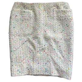 Falda Chanel de tweed blanco y lentejuelas multicolores