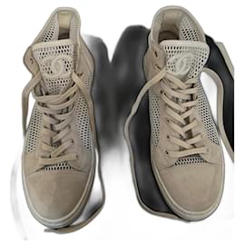 Sneaker Chanel bianche e beige in scamosciato