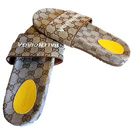 Gucci x Balenciaga Sandalen Beige