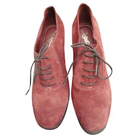 Yves Saint Laurent Stiefeletten aus Wildleder Rot