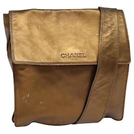 Borsa a spalla CHANEL in pelle marrone con CC dorato Auth bs24975