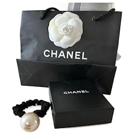Elastico per capelli Chanel con perla nero