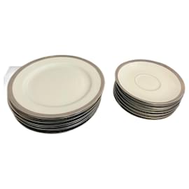 Autre Marque Set di 16 piatti Bernardaud in porcellana con bordo in platino