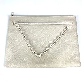 Pochette A4 Monogram Taurillon Louis Vuitton
