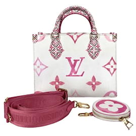 Borsa On Go PM Monogram Louis Vuitton a bordo piscina