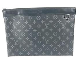 Borsa Pochette Discovery Monogram Eclipse di Louis Vuitton