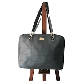 Borsa da viaggio Chanel in pelle caviar verde abete