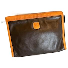 Pochette Céline Triumph in pelle nera e cammello – Made in Italy