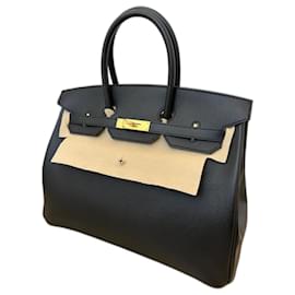 Hermès Birkin 35 em couro Togo preto com ferragens douradas