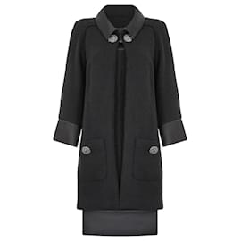 Chanel Schwarzer Tweed Mantel mit Lederbesatz