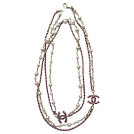 Collar CC B21P Logo de Cuero Rosa con Perlas y Cristales GHW - Chanel