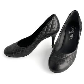 Chanel Décolleté in pelle trapuntata con punta tonda 39 1/2 C Nero