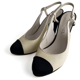 Décolleté in pelle con punta a cappuccio 40 C beige e nero - Chanel