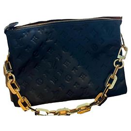 Louis Vuitton Coussin MM Negro en piel de cordero