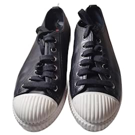 Prada Sneaker aus schwarzem Leder Größe 38