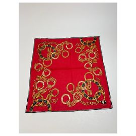 Céline Seidenschal mit Kettenmuster Rot