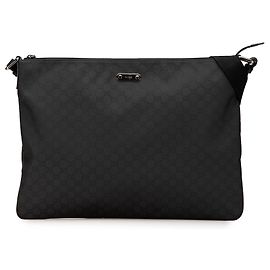 Borsa a tracolla in nylon GG nera di Gucci
