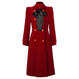 Abrigo Givenchy de terciopelo rojo