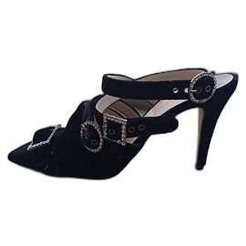 Zapatos de tacón Christopher Kane en terciopelo negro con cristales Swarovski