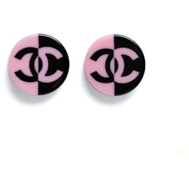 Chanel 2022 orecchini a perno CC rosa nero in resina