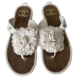 Sandali Chanel in pelle bianchi taglia 38