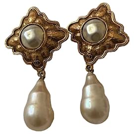 Orecchini Chanel CC Fiore Perle Finte Oro