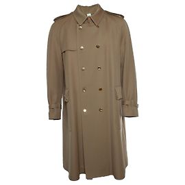 Gucci, trench coat color cammello con bottoni dorati