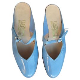 Mules Salvatore Ferragamo Audrey in vernice blu