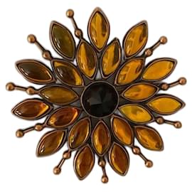 Broche Yves Saint Laurent dorée en métal