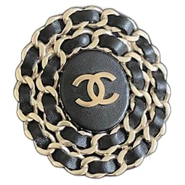 Spilla Maxi Chanel in pelle nera e metallo argentato