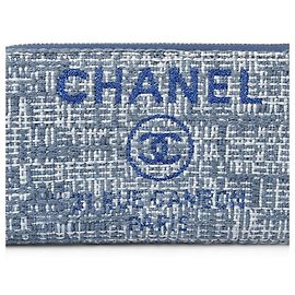 Cartera bi-fold de tweed azul Deauville de Chanel