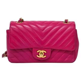 Borsa rettangolare Chanel fucsia in pelle chevron con hardware dorato