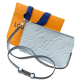 Pochette Louis Vuitton in pelle blu