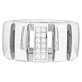 Anillo Chaumet, 'Class One', oro blanco, diamantes.