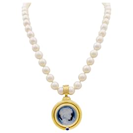 Yellow gold necklace, cultured pearls, onyx cameo. - Autre Marque