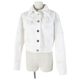 Chaqueta de mezclilla recortada con botones COCO de algodón Chanel con camelia en relieve