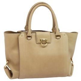 Borsa a mano in pelle beige dorato Gancini di Salvatore Ferragamo Auth hk2805