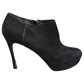 Yves Saint Laurent Palais Booties Stiefeletten aus Wildleder Schwarz