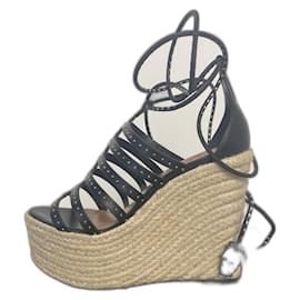 Alaïa Keilsandalen aus schwarzem Leder mit silbernen Nieten