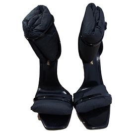 Saltos Saint Laurent Opyum verniz preto 11 cm
