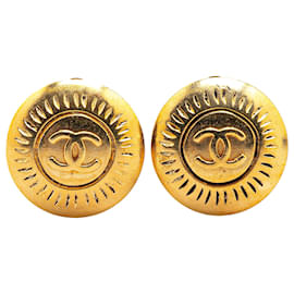 Orecchini rotondi a clip in oro placcato CC di Chanel