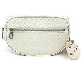 Bolsa de cintura de couro Intrecciato marfim da Bottega Veneta