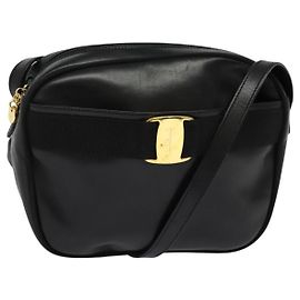 Vala Schultertasche aus Leder Schwarz Gold Auth 129395 von Salvatore Ferragamo